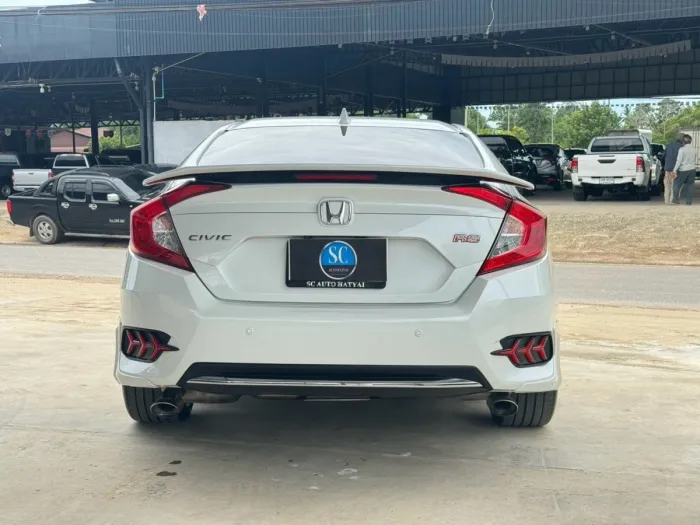 Front view of Honda Civic 1.5 RS Turbo year 2020 white color used car in Hatyai รูปที่ 5