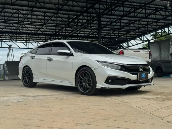 Front view of Honda Civic 1.5 RS Turbo year 2020 white color used car in Hatyai รูปที่ 2