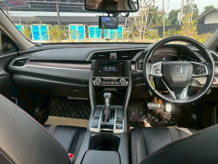 Front view of Honda Civic 1.5 RS Turbo year 2020 white color used car in Hatyai รูปที่ 12