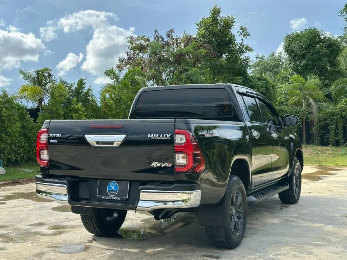 Front view of Toyota Hilux Revo Double Cab year 2021 black color used car in Hatyai รูปที่ 9