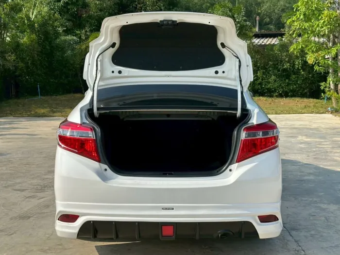 Front view of Toyota Vios 1.5 J AT year 2013 white color used car in Hatyai รูปที่ 6