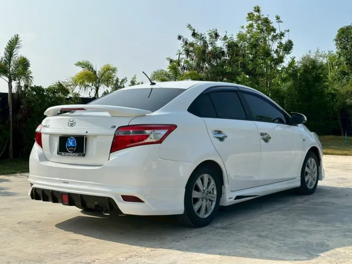 Front view of Toyota Vios 1.5 J AT year 2013 white color used car in Hatyai รูปที่ 5