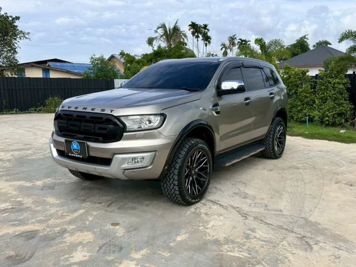 Front view of Ford Everest 3.2 Titanium 4WD year 2016 gold bronze color used car in Hatyai