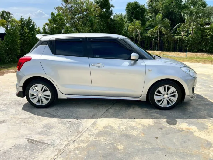 Front view of Suzuki Swift 1.2 GL CVT year 2019 silver color used car in Hatyai รูปที่ 8