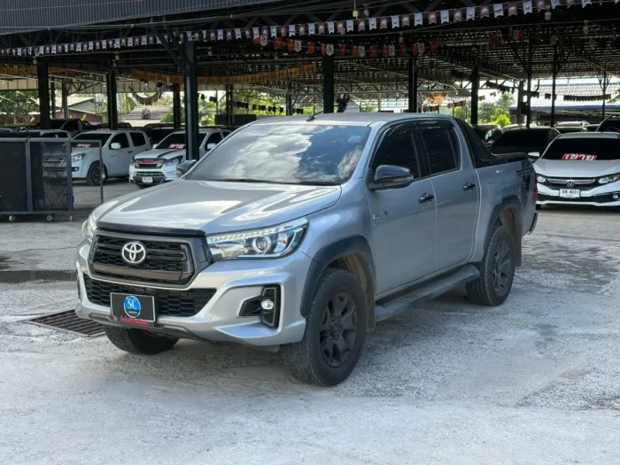 Front view of Toyota Hilux Revo Double Cab Prerunner 2.8 Rocco year 2019 silver color used car in Hatyai