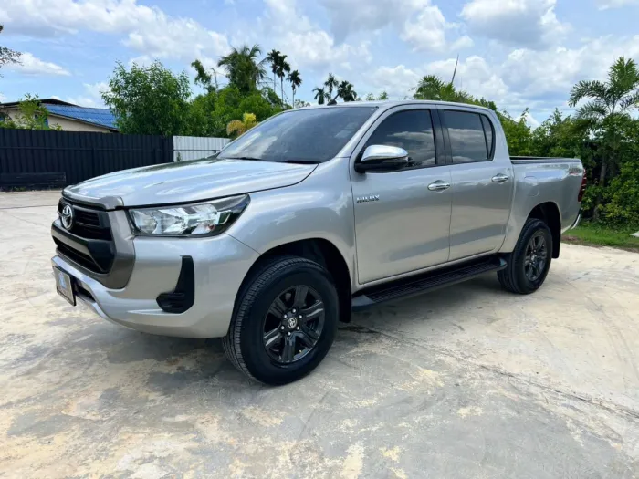 Front view of Toyota Hilux Revo Double Cab Prerunner 2.4 Entry AT year 2021 silver color used car in Hatyai