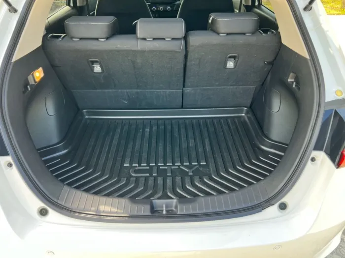 Front view of Honda City Hatchback 1.0 Turbo S+ year 2023 white color used car in Hatyai รูปที่ 25