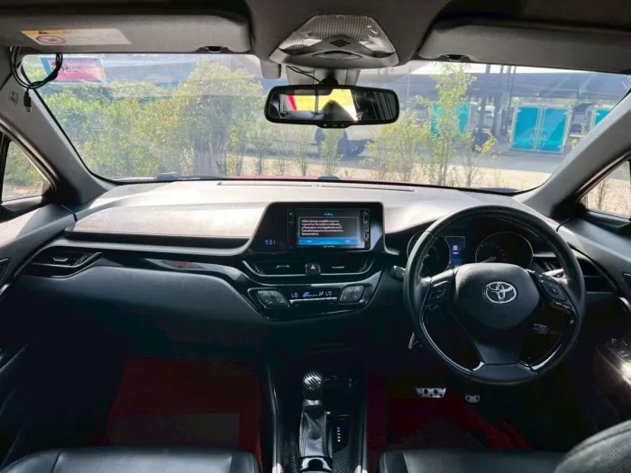 Front view of Toyota C-HR 1.8 HV Hi year 2018 red color used car in Hatyai รูปที่ 14