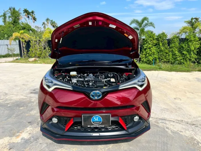 Front view of Toyota C-HR 1.8 HV Hi year 2018 red color used car in Hatyai รูปที่ 11