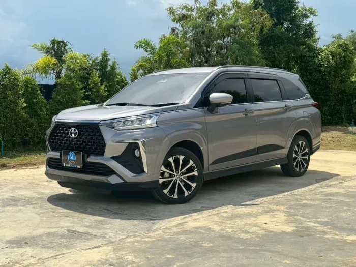 Front view of Toyota Veloz 1.5 Premium year 2023 silver color used car in Hatyai รูปที่ 4