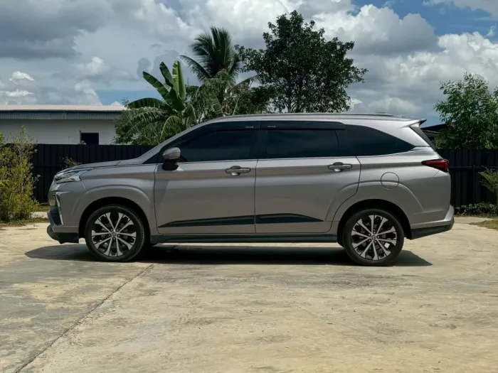 Front view of Toyota Veloz 1.5 Premium year 2023 silver color used car in Hatyai รูปที่ 8