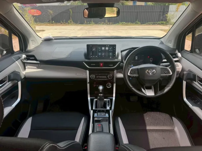 Front view of Toyota Veloz 1.5 Premium year 2023 silver color used car in Hatyai รูปที่ 27