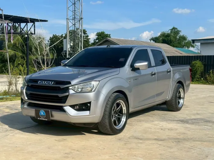 Front view of All New Isuzu D-Max Cab-4 1.9 S MT year 2022 silver color used car in Hatyai