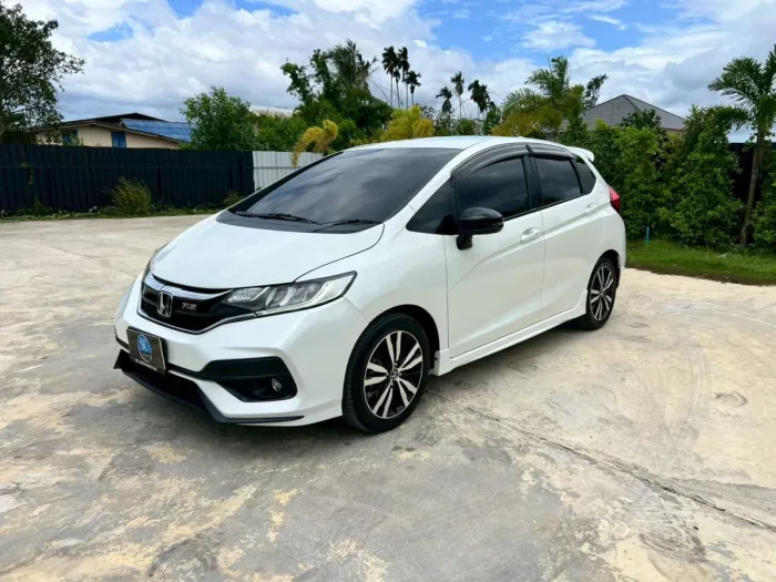 Front view of Honda Jazz 1.5 RS year 2019 white color used car in Hatyai