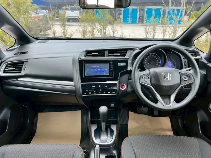 Front view of Honda Jazz 1.5 RS year 2019 white color used car in Hatyai รูปที่ 23