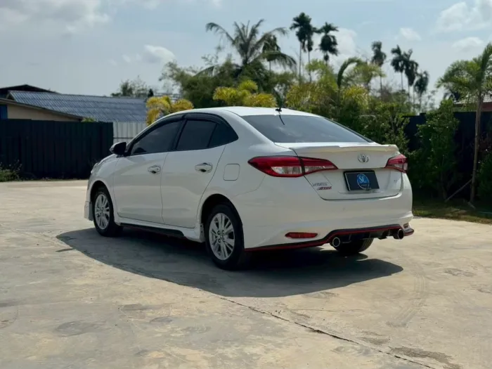 Front view of Toyota Yaris Ativ 1.2 E year 2019 white color used car in Hatyai รูปที่ 4