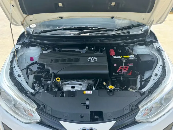 Front view of Toyota Yaris Ativ 1.2 E year 2019 white color used car in Hatyai รูปที่ 12