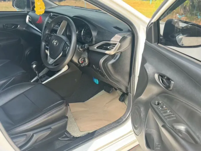 Front view of Toyota Yaris Ativ 1.2 E year 2019 white color used car in Hatyai รูปที่ 22