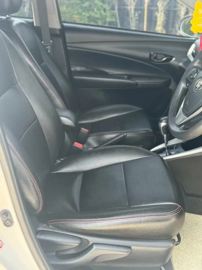 Front view of Toyota Yaris Ativ 1.2 E year 2019 white color used car in Hatyai รูปที่ 23