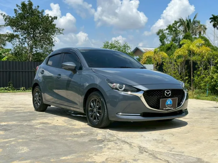 Front view of Mazda 2 Hatchback 1.3 S Leather Sport year 2021 grey color used car in Hatyai รูปที่ 2