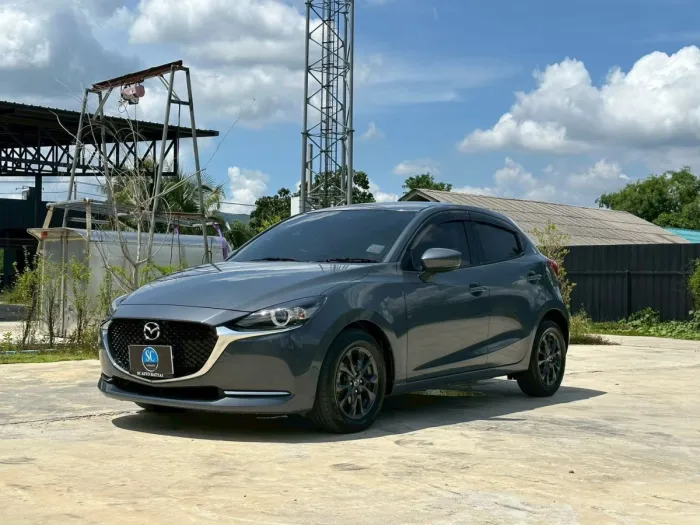 Front view of Mazda 2 Hatchback 1.3 S Leather Sport year 2021 grey color used car in Hatyai