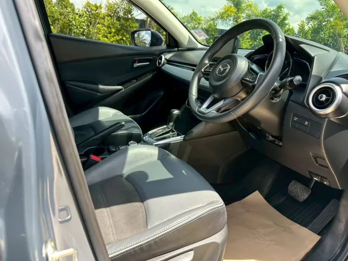 Front view of Mazda 2 Hatchback 1.3 S Leather Sport year 2021 grey color used car in Hatyai รูปที่ 16