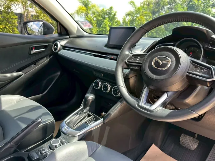 Front view of Mazda 2 Hatchback 1.3 S Leather Sport year 2021 grey color used car in Hatyai รูปที่ 17