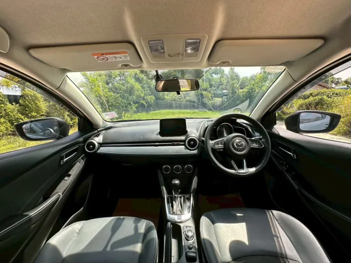 Front view of Mazda 2 Hatchback 1.3 S Leather Sport year 2021 grey color used car in Hatyai รูปที่ 19