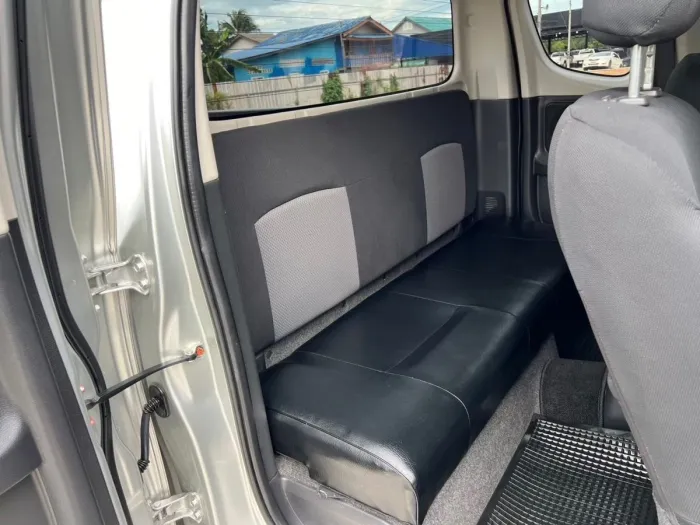 Front view of Mitsubishi Triton Mega Cab 2.5 GLX year 2022 silver color used car in Hatya รูปที่ 14