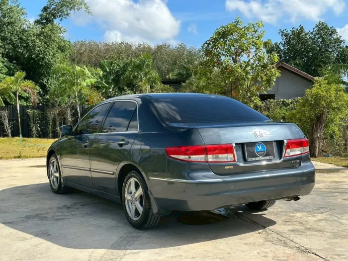 Front view of Honda Accord 2.4 EL year 2004 grey color used car in Hatyai รูปที่ 7