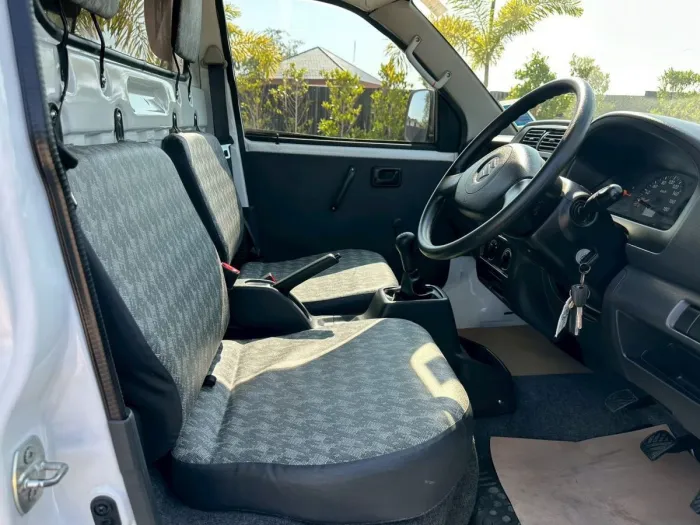 Front view of Suzuki Carry 1.6 MT year 2017 white color used car in Hatyai รูปที่ 16
