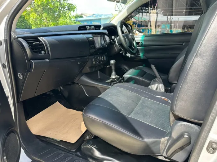 Front view of Toyota Hilux Revo Single Cab 2.8 Entry year 2023 silver color used car with cargo rack in Hatyai รูปที่ 11