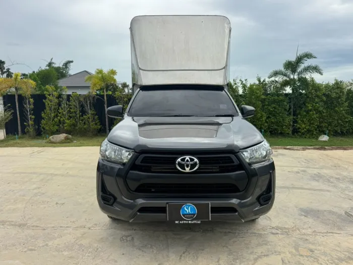 Front view of Toyota Hilux Revo Single Cab 2.4 Entry year 2023 grey color used car with cargo box in Hatyai รูปที่ 2