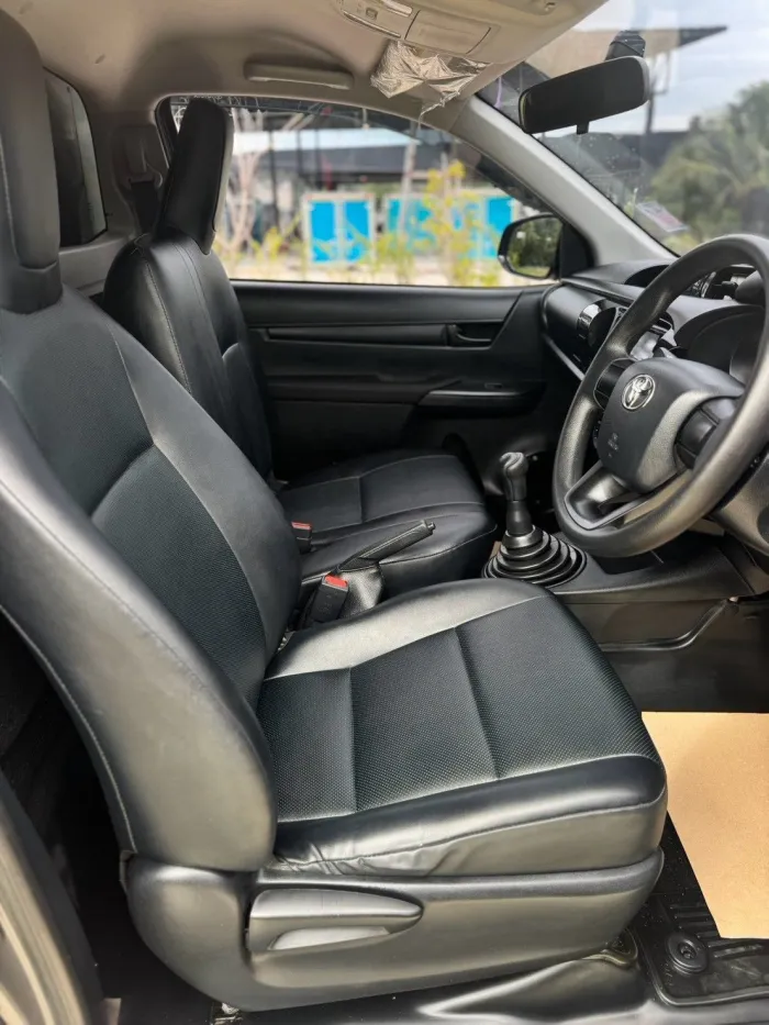 Front view of Toyota Hilux Revo Single Cab 2.4 Entry year 2023 grey color used car with cargo box in Hatyai รูปที่ 14