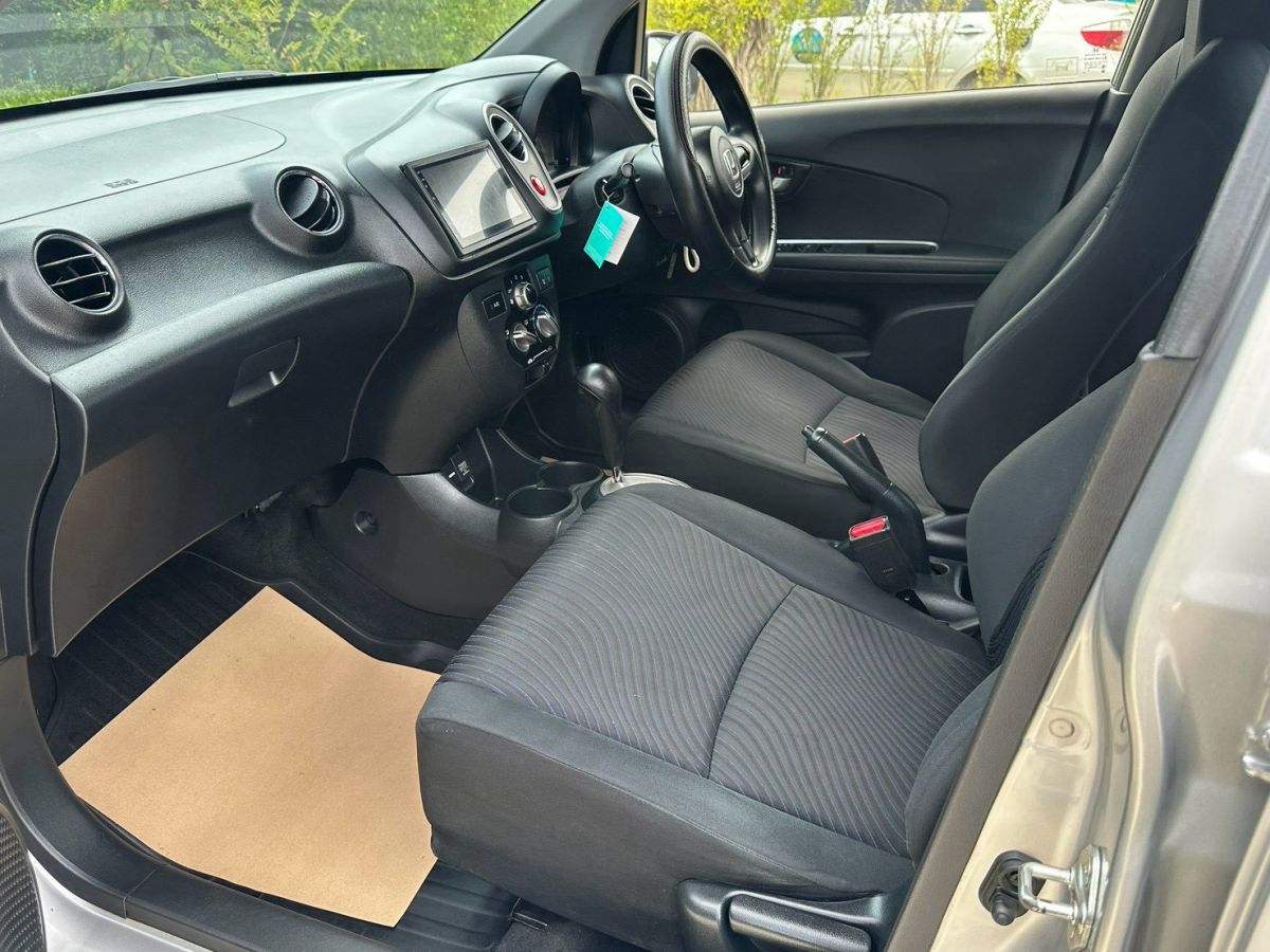 Front view of Honda Mobilio 1.5 RS year 2014 silver color used car in Hatyai รูปที่ 5