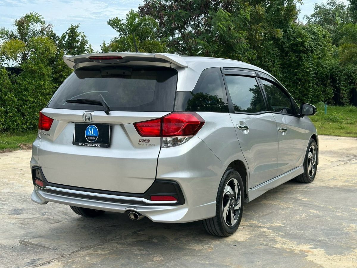 Front view of Honda Mobilio 1.5 RS year 2014 silver color used car in Hatyai รูปที่ 10