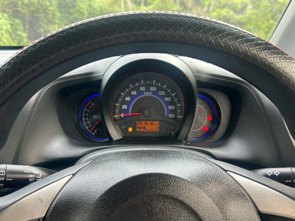 Front view of Honda Mobilio 1.5 RS year 2014 silver color used car in Hatyai รูปที่ 22