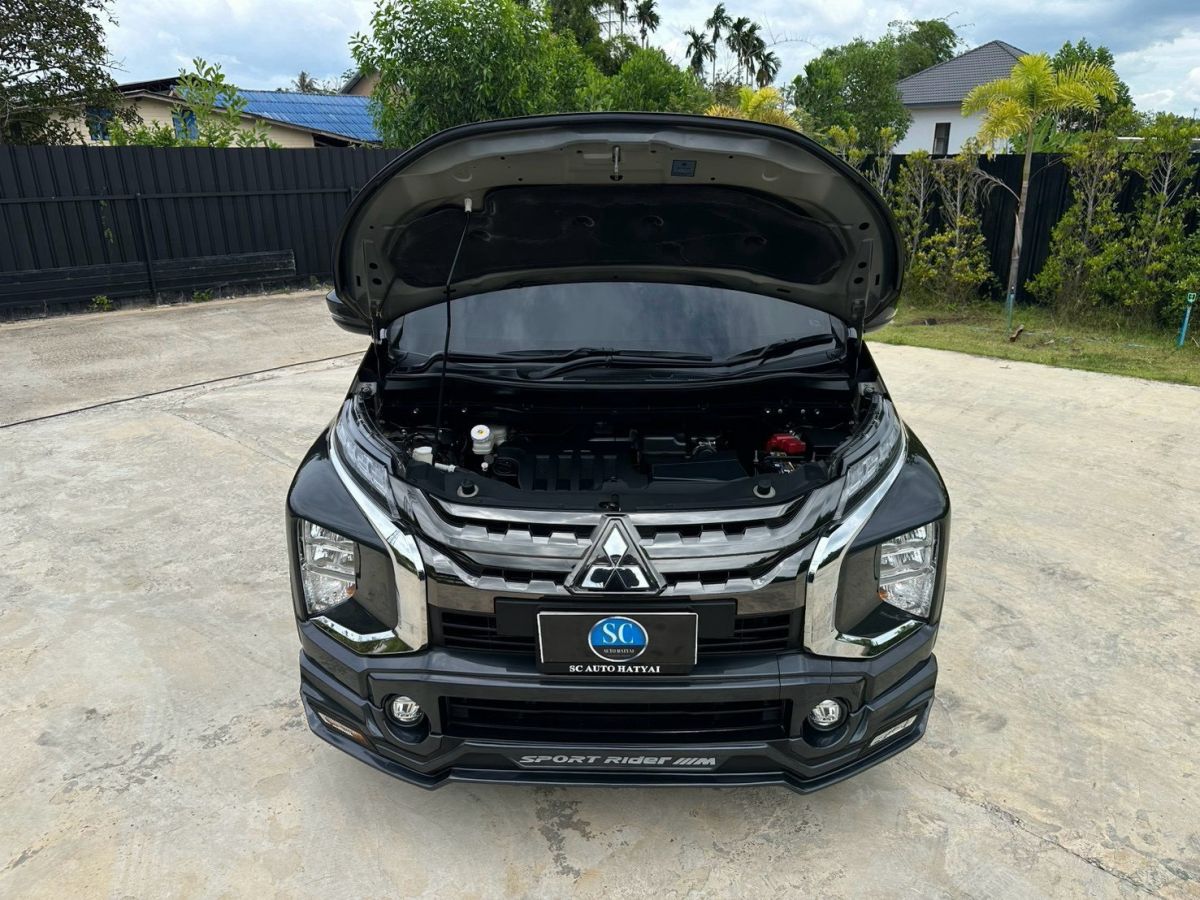 Front view of Mitsubishi Xpander Cross 1.5 AT year 2020 grey color used car in Hatyai รูปที่ 11