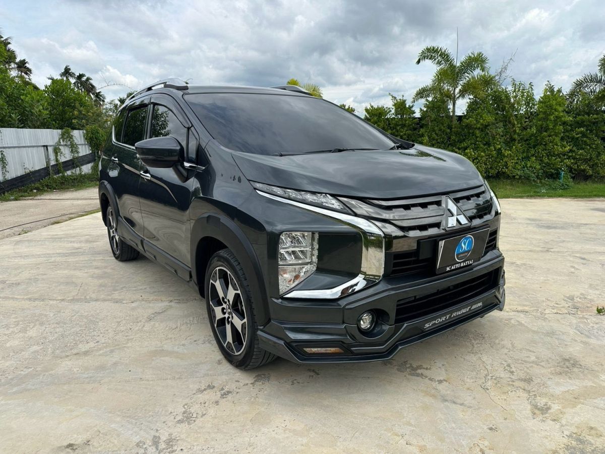 Front view of Mitsubishi Xpander Cross 1.5 AT year 2020 grey color used car in Hatyai รูปที่ 3