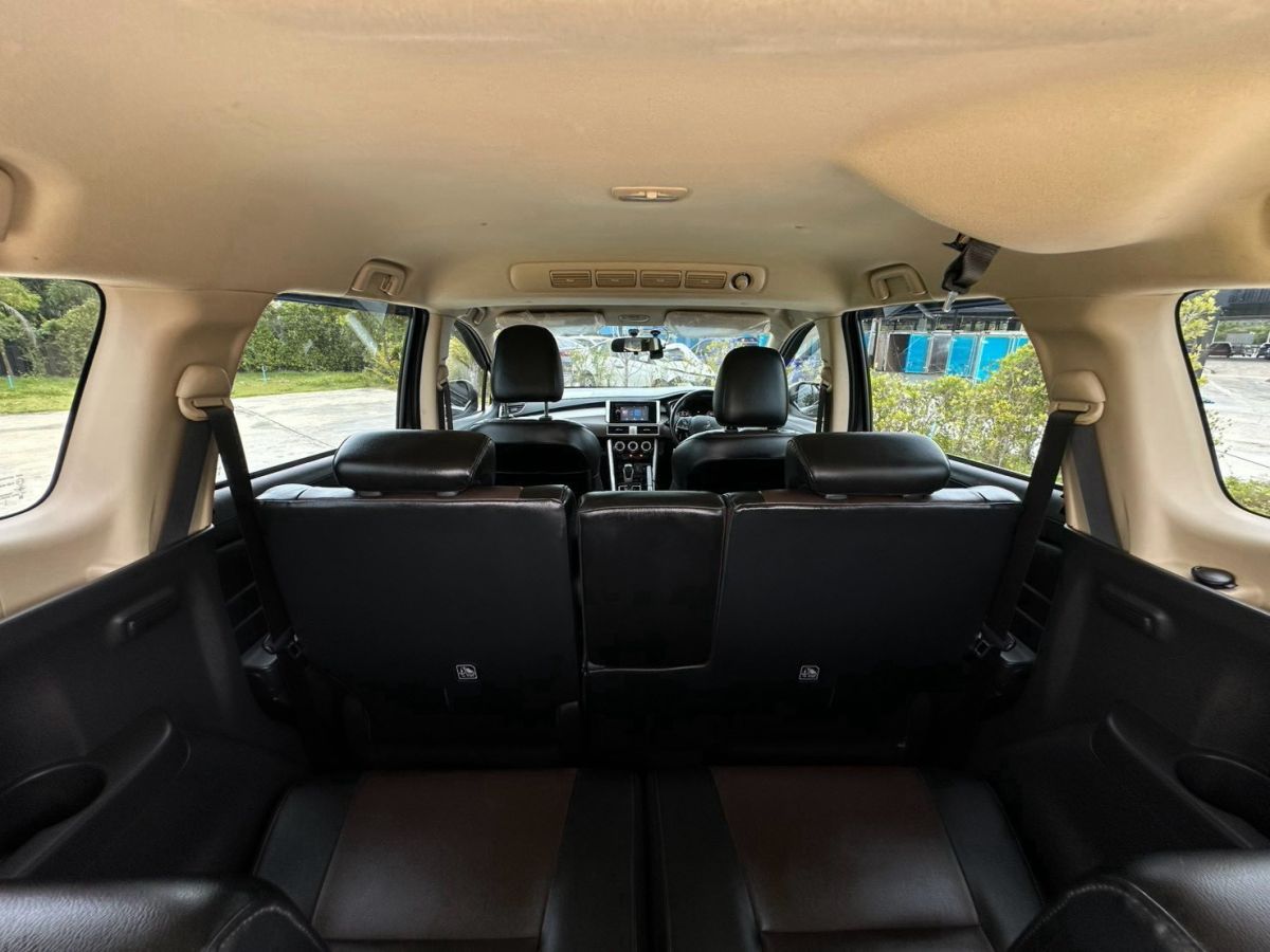 Front view of Mitsubishi Xpander Cross 1.5 AT year 2020 grey color used car in Hatyai รูปที่ 19