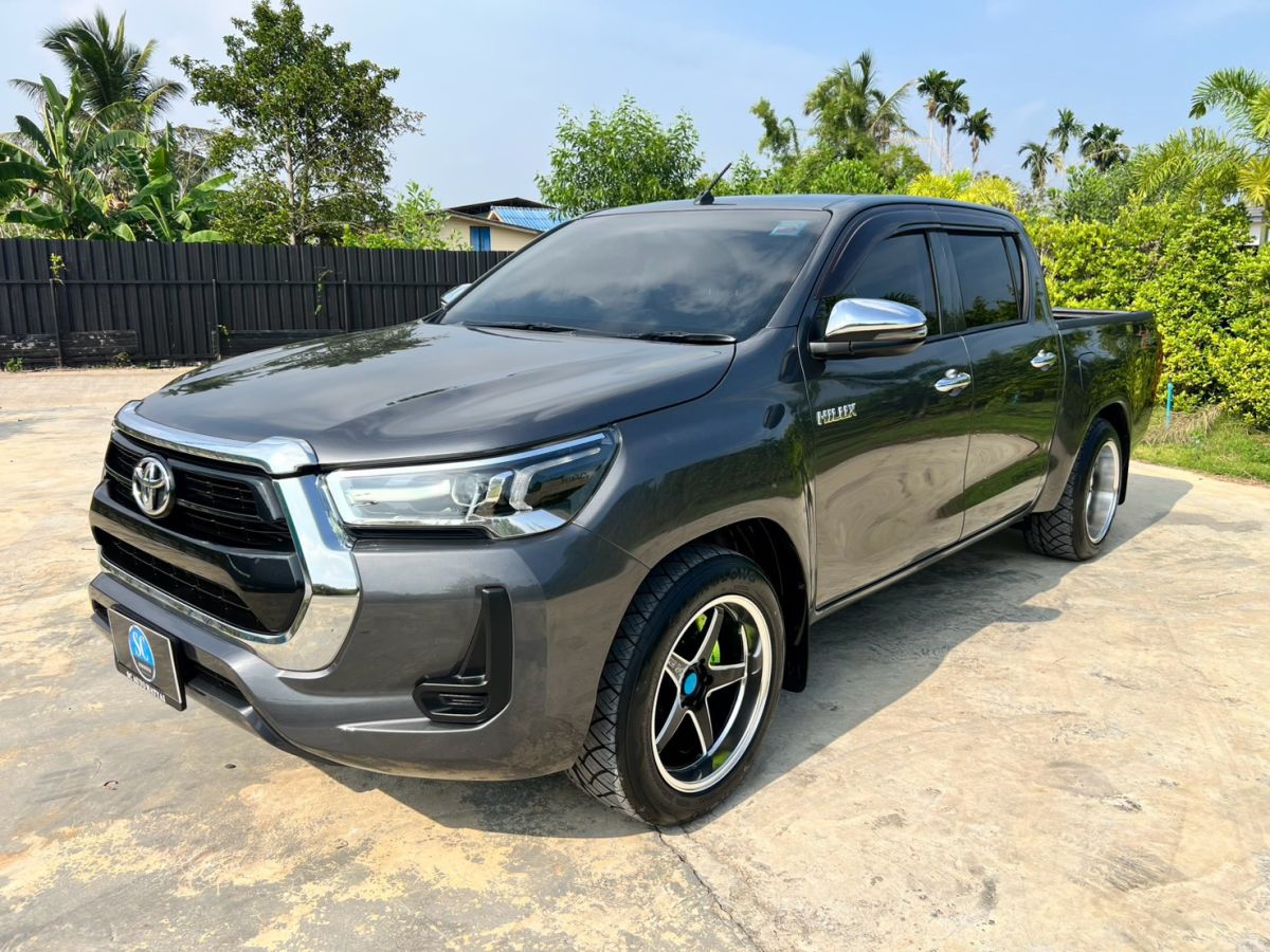 Front view of Toyota Hilux Revo Double Cab 2.4 Z Edition Mid year 2022 grey color used car in Hatyai