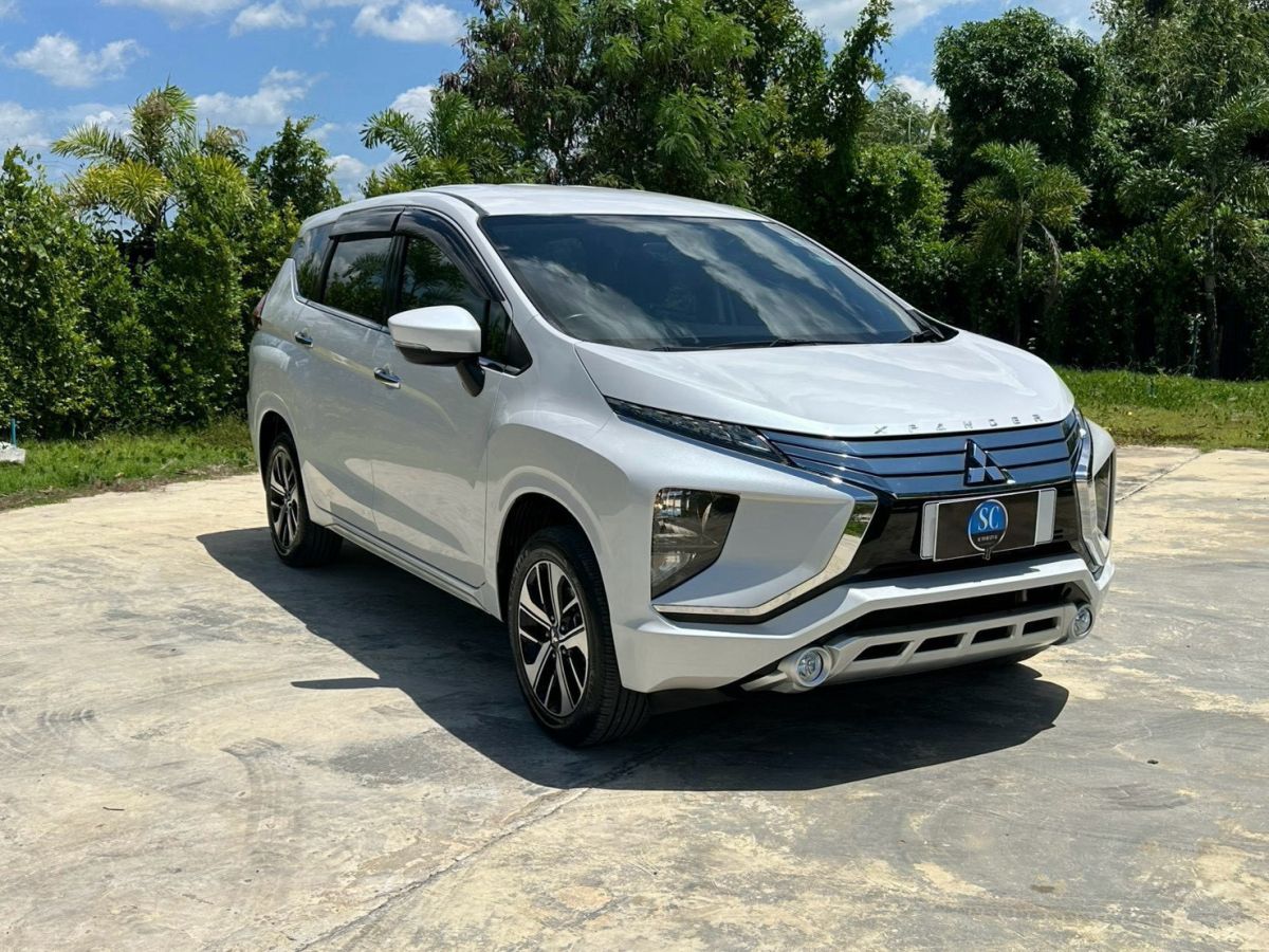 Front view of Mitsubishi Xpander 1.5 GT year 2019 white color used car in Hatyai รูปที่ 3