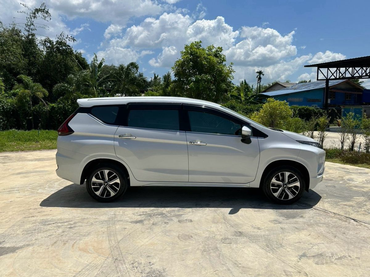 Front view of Mitsubishi Xpander 1.5 GT year 2019 white color used car in Hatyai รูปที่ 4