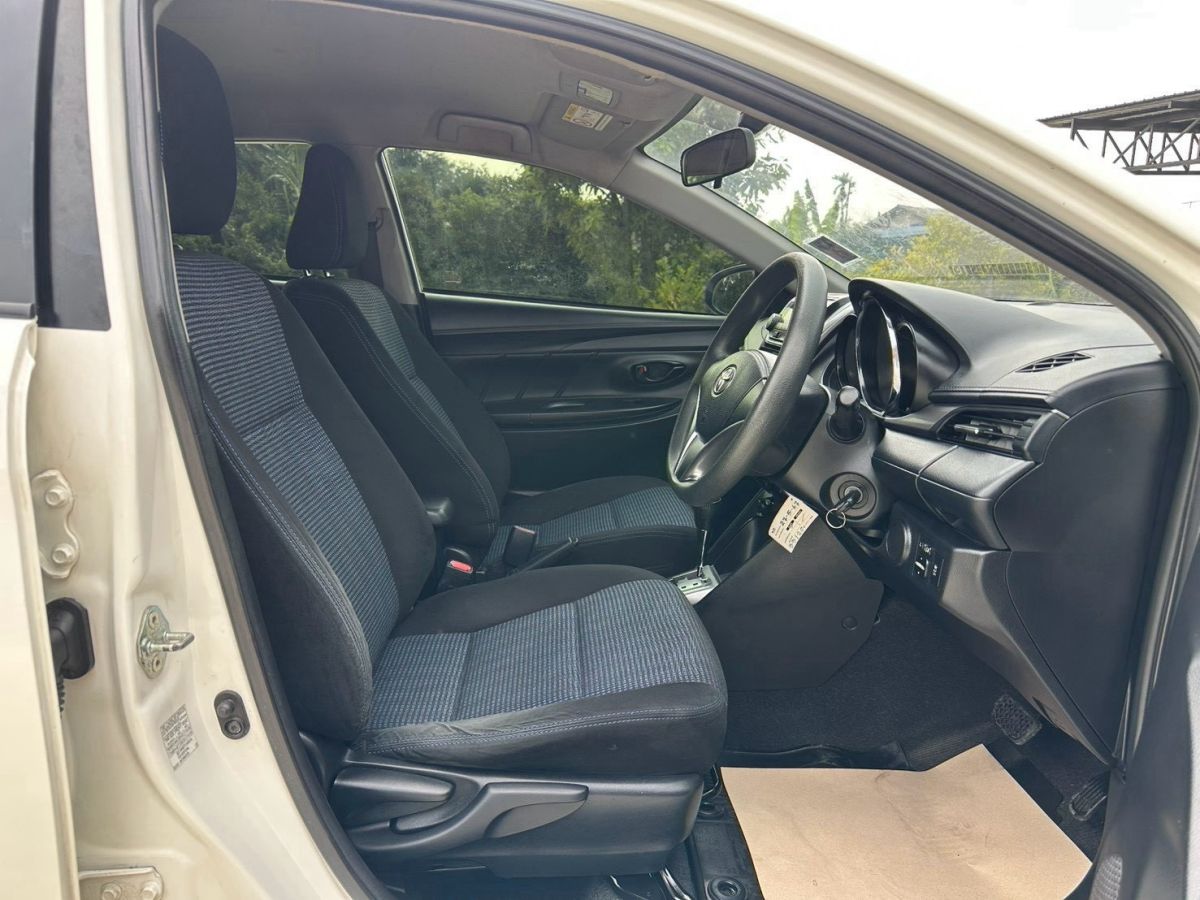 Front view of New Toyota Vios 1.5 E AT year 2017 white color used car in Hatyai รูปที่ 11