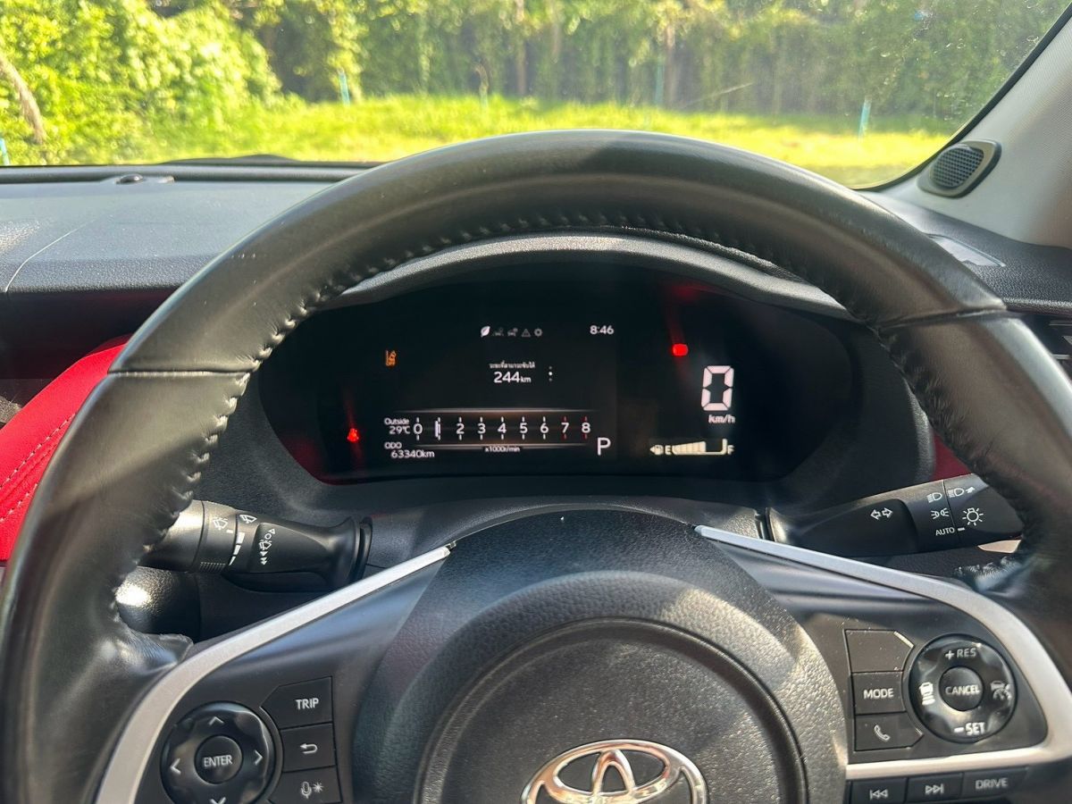 Front view of Toyota Yaris Ativ 1.2 Premium Luxury year 2023 red color used car in Hatyai รูปที่ 15