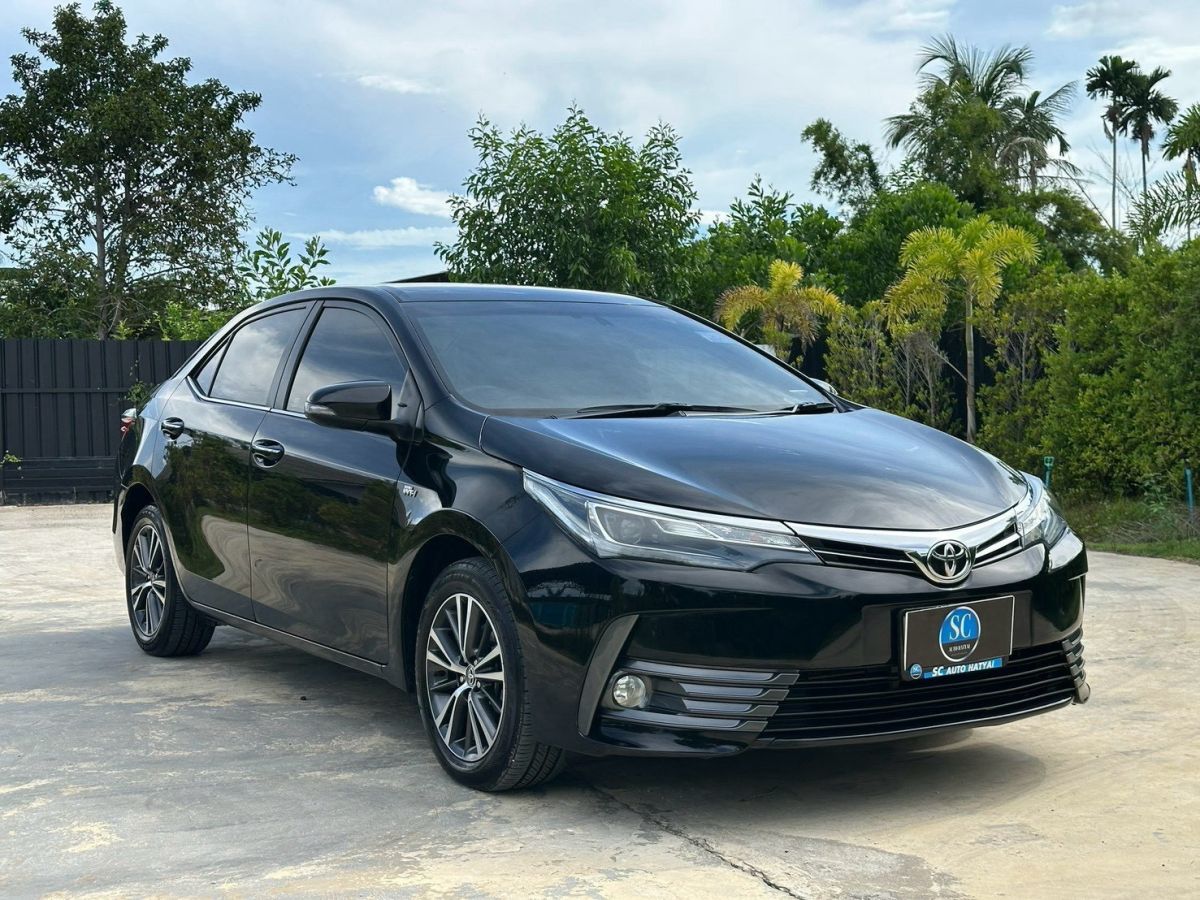 Front view of Toyota Corolla Altis 1.8 V year 2019 black color used car in Hatyai